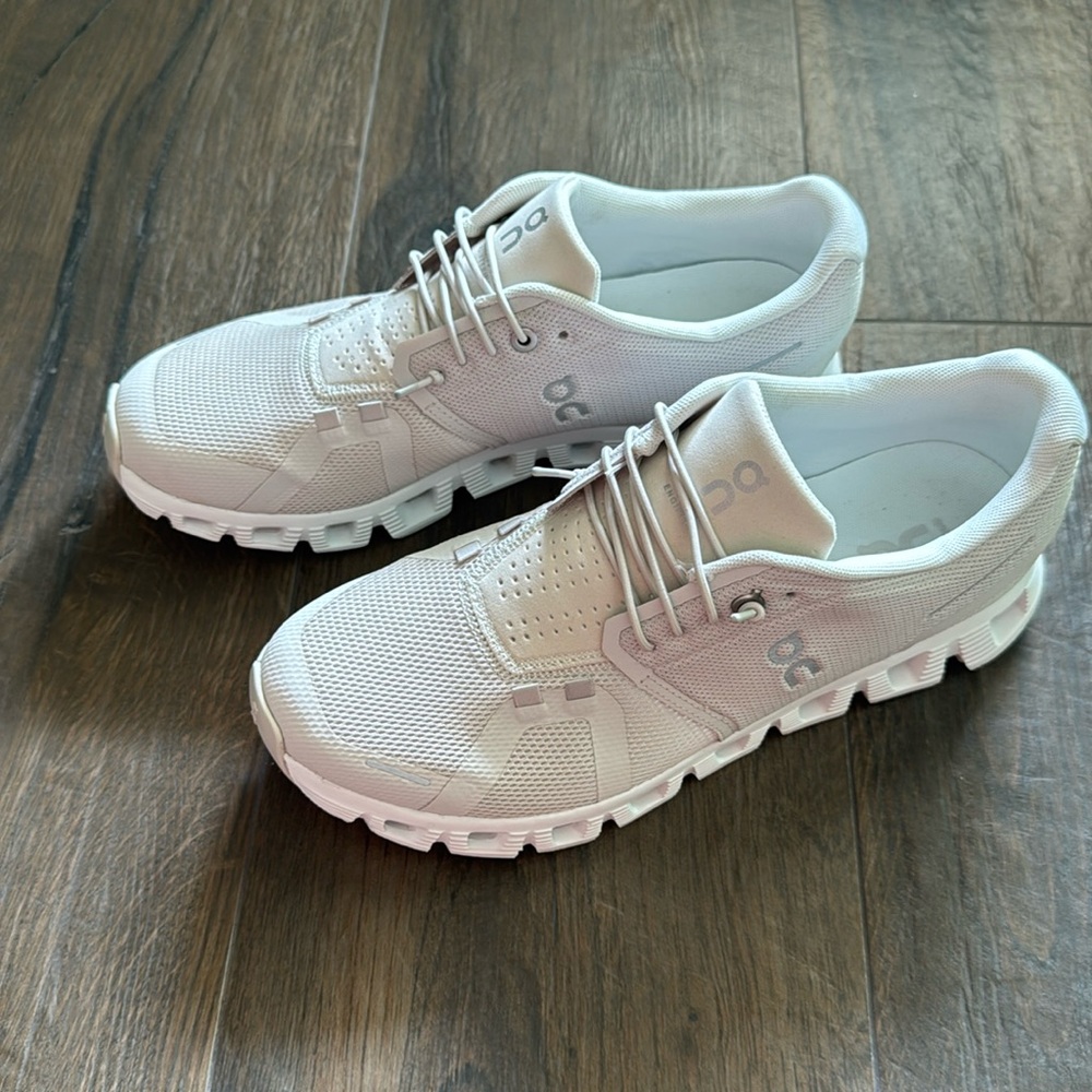 On Cloud 5 “Pearl & White” size 9